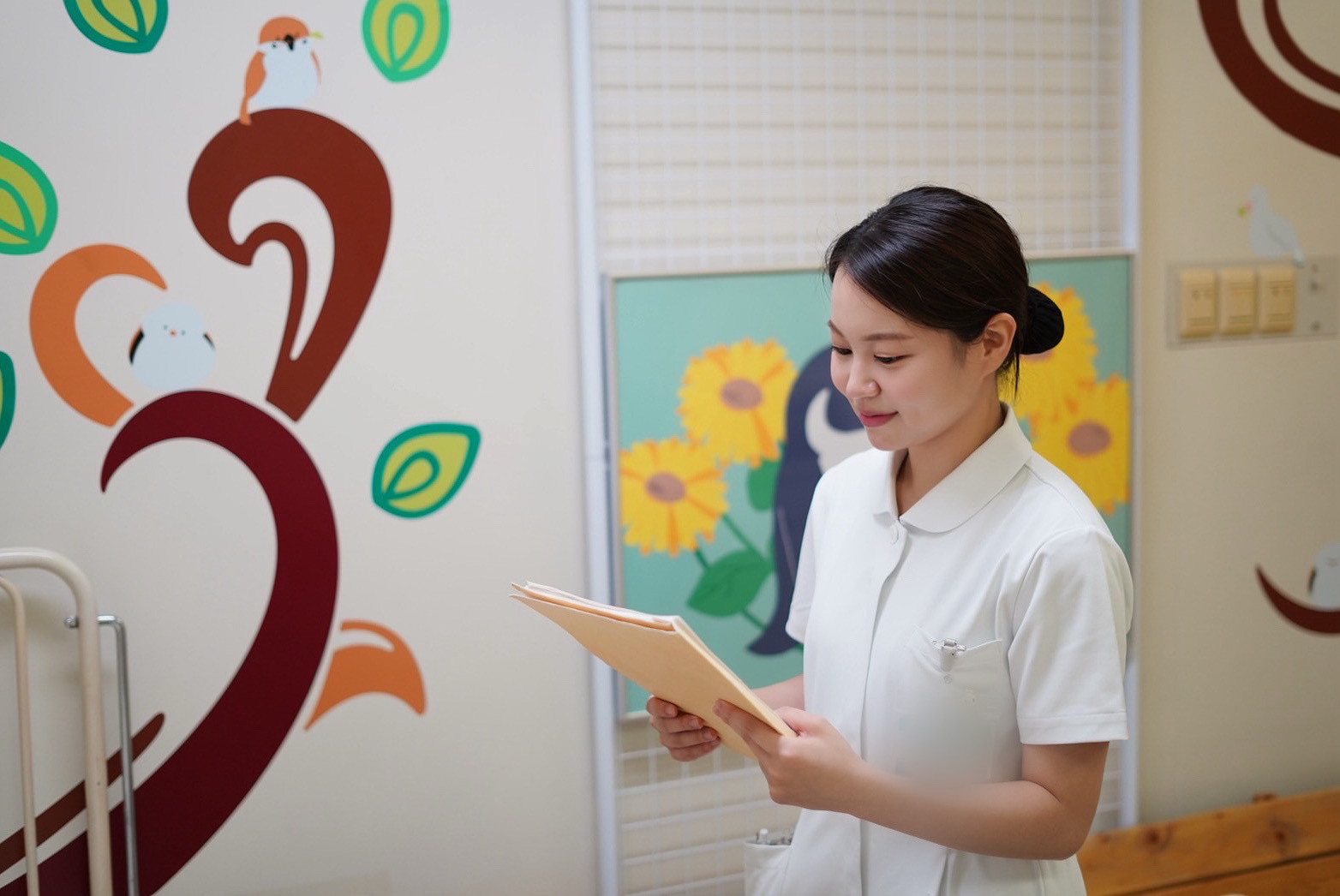 授乳室で赤ちゃんの哺乳状態を確認します