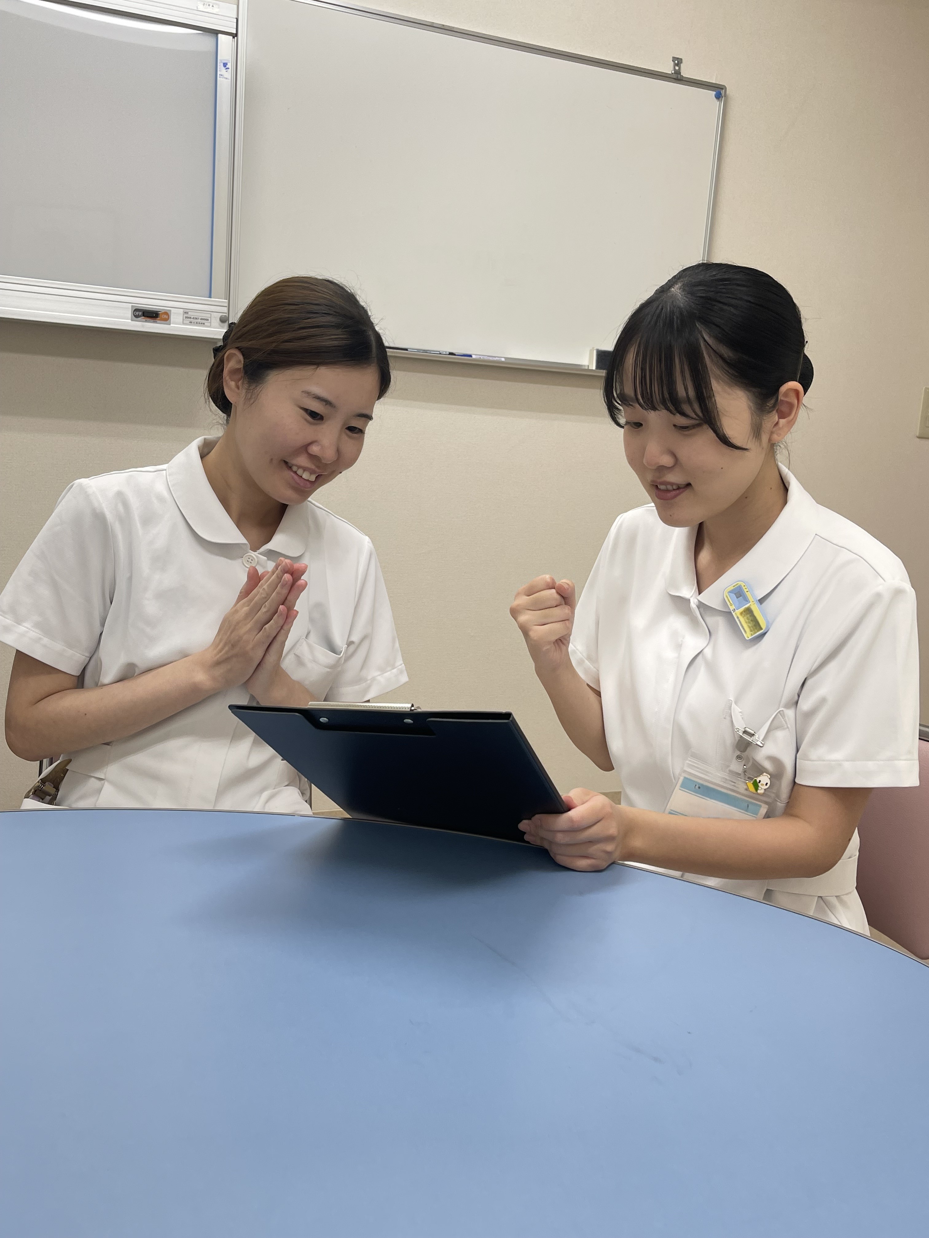 看護記録や情報共有を行います