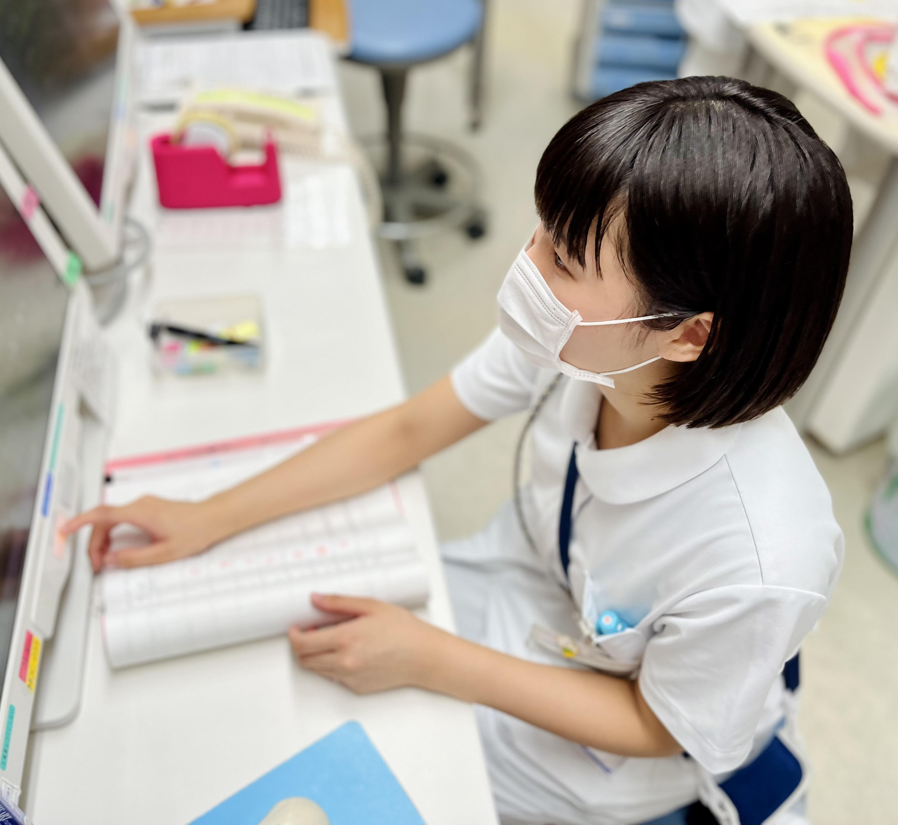 心電図モニターの波形確認をします